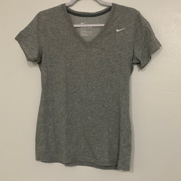 Nike Women’s Dri-Fit Slim Tee M - Picture 1 of 3